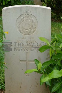TRINCOMALEE WAR CEMETERY - JONES, DAVID VERNON